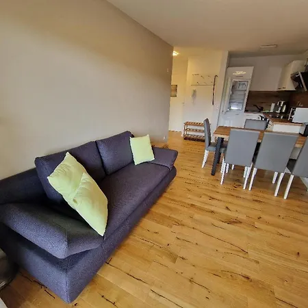 アパート Alpina プフロンテン